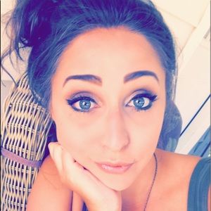 Meet your Posher, Janelle